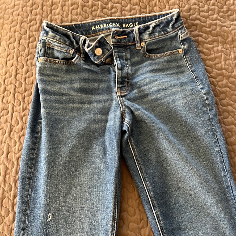 American Eagle women’s Tomgirl jeans